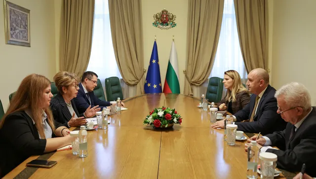 Радев разговаря с Митрофанова, пълна мъгла какво са си казали