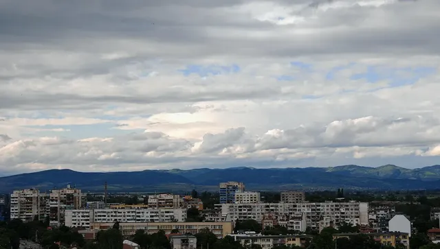 Облачно, валежи на север - все още от дъжд, само високо в планинините - сняг