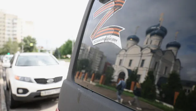 Агитационните бригади на Кремъл - поп певци, бивши величия, сватби на окупирана територия 