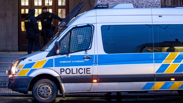 7 души са задържани за палежа в Чехия , разследван като терористичен акт, има и арестуван у нас