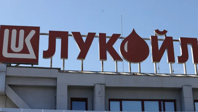 Американските власти бавят продажбата на международния бизнес на „Лукойл“
