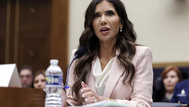 Тръмп уволни министърката на вътрешната сигурност Кристи Ноем