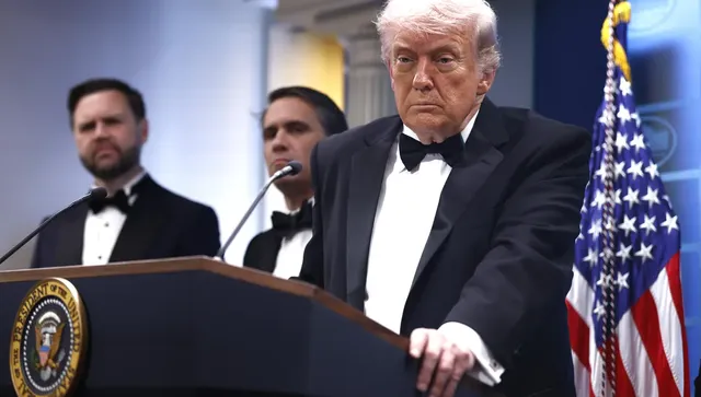 Пробив в сигурността позволи въоръжен мъж да се промъкне в балната зала до Тръмп