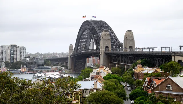 Знамена на „Ислямска държава“ са открити в колата на атентаторите от Бонди 