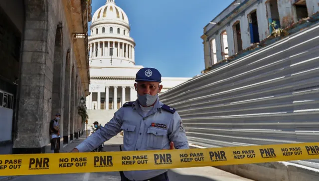 Кубинци разбиха централа на компартията след 30-часово прекъсване на тока