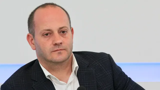 Създава се фалшиво разделение, привнасяне на чужди културни войни в публичния ни дебат