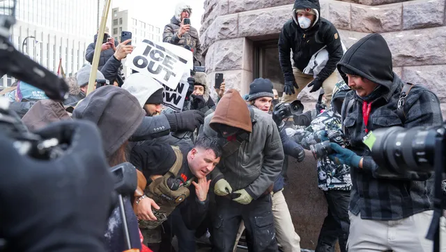 Сблъсъци между противници и привърженици на Тръмп в Минеаполис - полицията се намеси