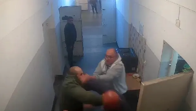 Само дни преди помилването: Петричкият Ескобар раздавал удари и ритници...