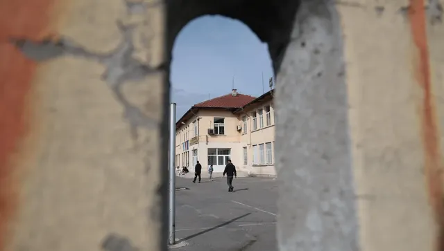 Ученик с нож уби учителка в словашко основно чилище, дете е в критично състояние