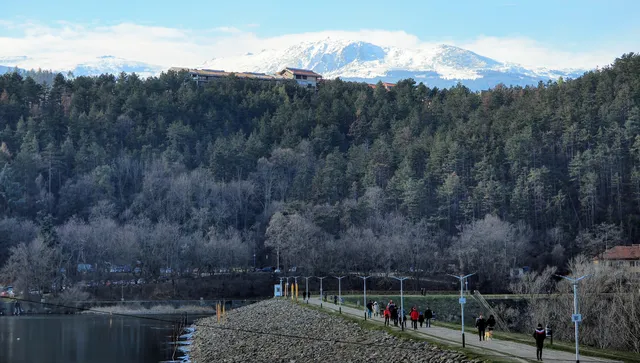 Слънчево преди обяд, в следобедните часове - дъжд в западните райони    