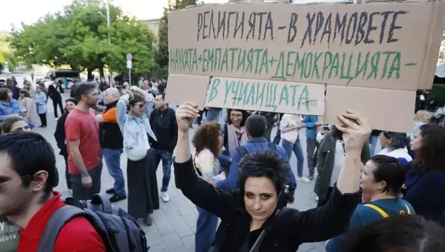 Предметът „Добродетели и религии“ ще отвори нови разделителни линии в училището и обществото