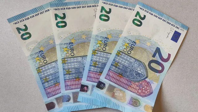 210 000 българи получават по 20 евро заради скока в цените на горивата 