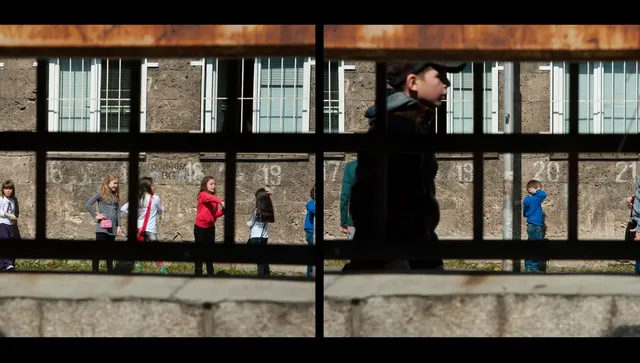 11 камери следят учениците в тоалетните на 138 СУ, записите отивали в телефона на директора