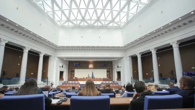 Депутатите си гласуваха 10-дневна октомврийска ваканция