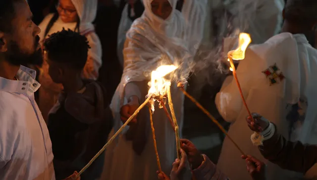 Благодатният огън от Йерусалим пристигна в България - но не благодарение на Синода