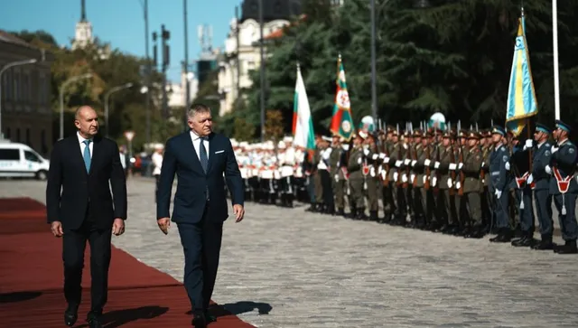 Радев посрещна словашкия си колега Фицо с почетен караул пред "Ал. Невски"