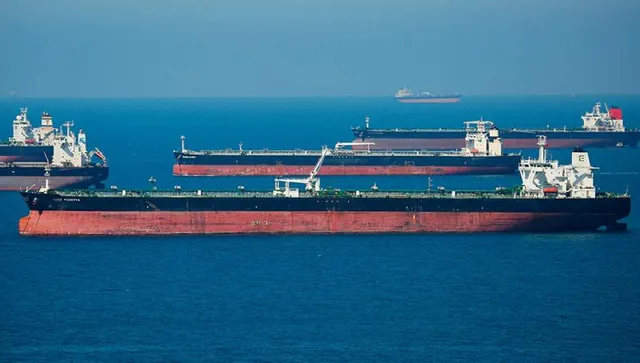 Кремъл е в шок: Все повече руски петролни танкери засядат задълго край бреговете на Азия 