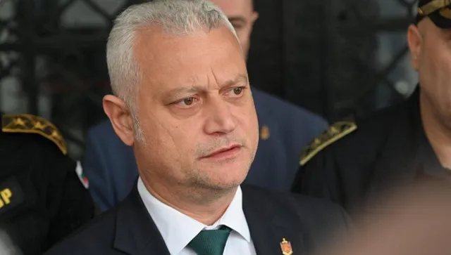 Емил Дечев каза кога ще издаде кои партии купуват гласове