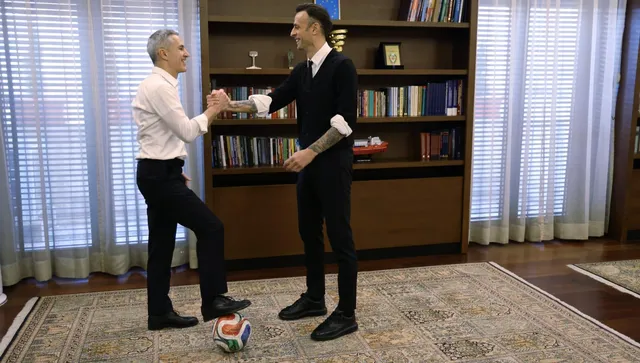 Бербатов става съветник на Андрей Гюров