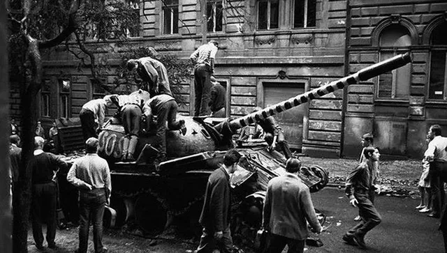 Преди 58 години войските на Варшавския договор смазват Пражката пролет