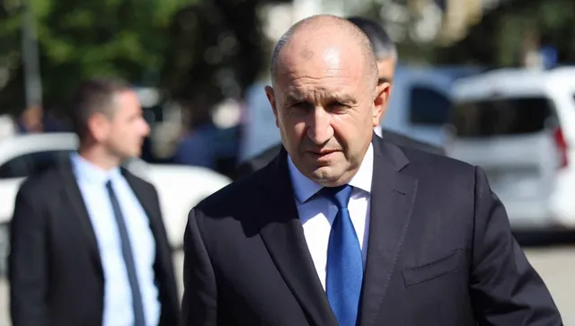 Тава си е Румен Радев, а не юпи измислица от задаващата се технологична диктатура