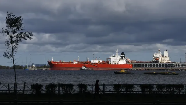 Русия "опакова" танкерите от сенчестия си флот в Черно море с антидронови мрежи