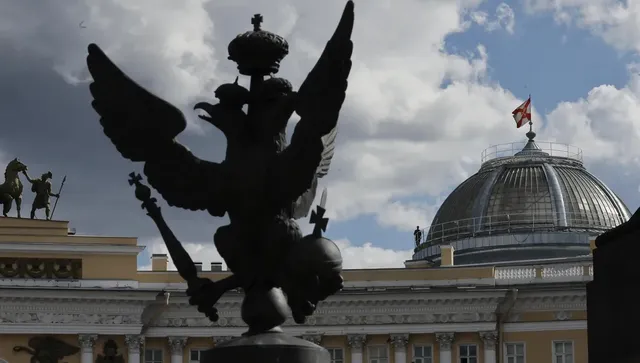 Вълна от желаещи да напуснат Русия парализира местната система „Госуслуги"