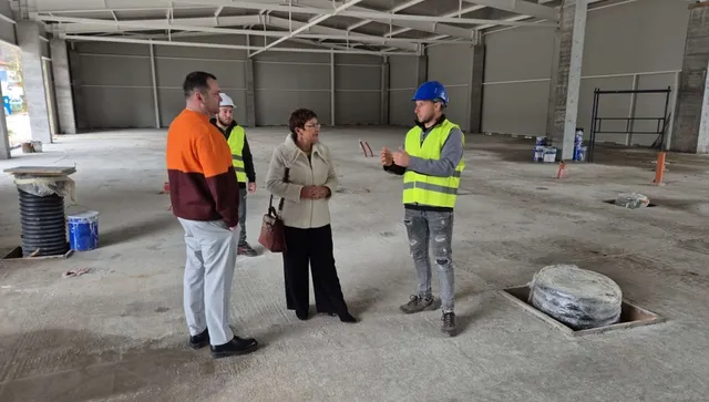 Кметът на Тетевен посети строежа на новия търговски комплекс в града  