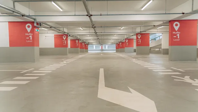 Откриват модернизирания многоетажен паркинг на летището в София