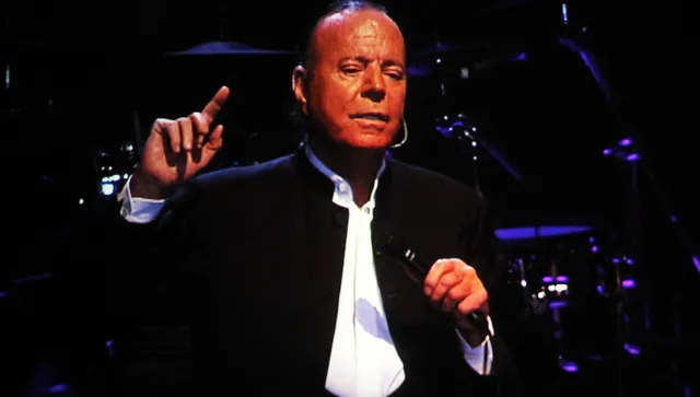 82-годишния Хулио Иглесиас е обвинен в сексуално посегателство и изнасилване