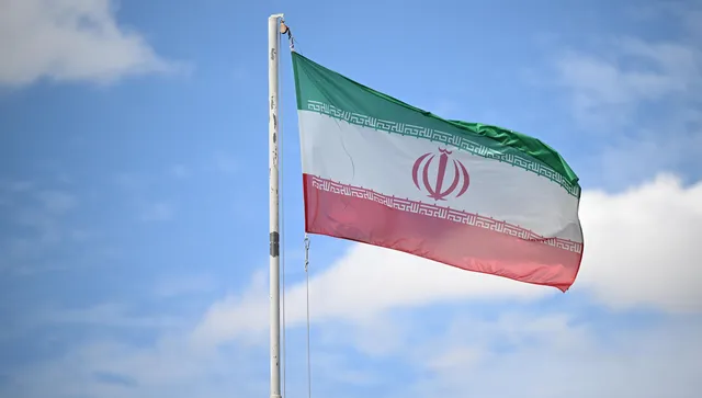 Иран призова младежите си да застанат като "жив щит" пред електроцентралите - да ги пазят от Тръмп 