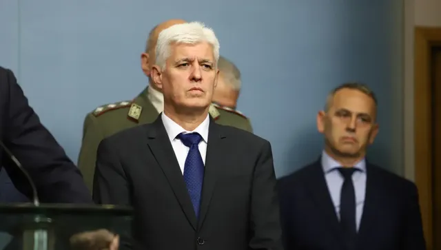УНИАН: Министърът на отбраната на България се оказа в центъра на скандал заради полските МиГ-29, за които претендира и Украйна