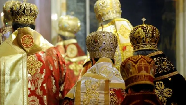 Радев на крака при Синода, търси подкрепа срещу европейските санкции за агент „Михайлов“