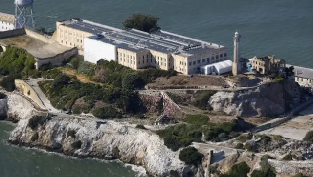 Скалата се завръща: Тръмп възкресява най-зловещия затвор в света за милиони долара