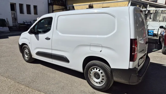 Община Тетевен закупи нов автомобил за нуждите на Домашния социален патронаж