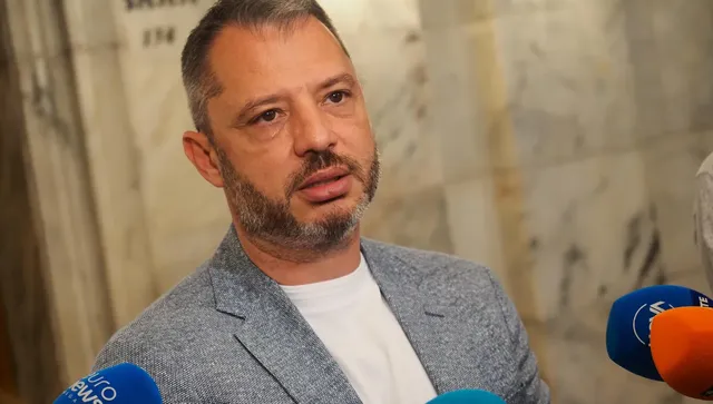Делян Добрев напуска политиката: "Време е ново поколение да поеме щафетата"