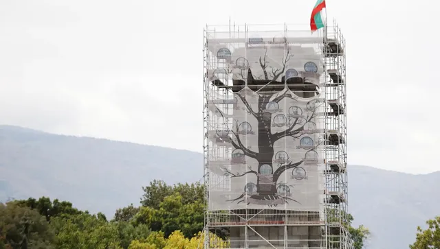 Започна демонтаж на скелето около постамента на МОЧА в Княжеската градина