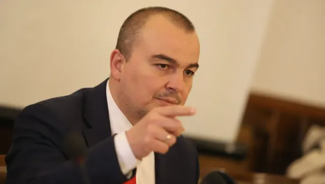 Министър Абровски: Не приемам истерията заради кадровите промени в БЕБХ