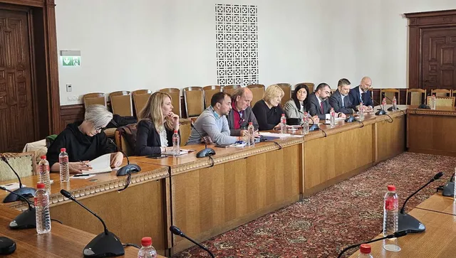 Ученици, студенти и докторанти могат да гласуват в секция по избор там, където учат