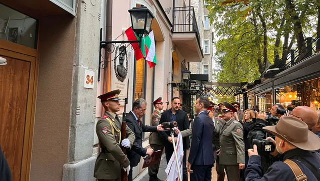Увековечиха делото на ген. Иван Колев с паметна плоча на фасадата на дома му 
