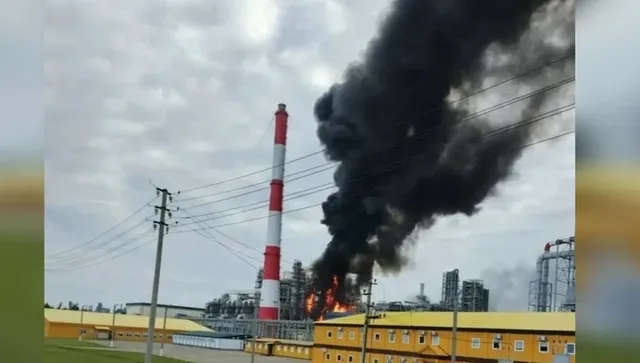 В Деня на Русия възпламениха рафинерия в Нижнекамск, удариха завод в Самарска област 