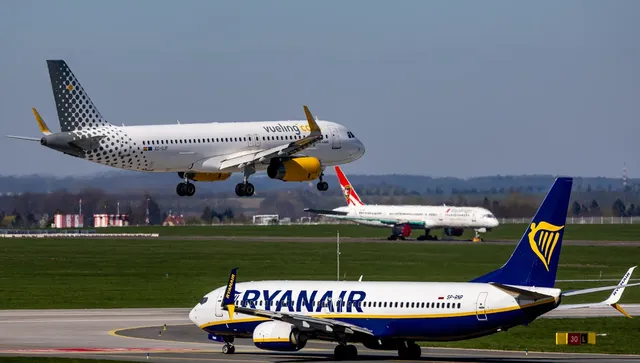 Нискотарифните авиокомпании първи съкращават полети заради поскъпналия керосин