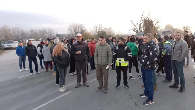 Протест срещу опасни мантинели блокира Околовръстното на Пловдив