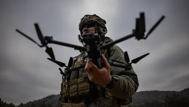 Украински дронове спряха руска атака в Донецк, превърнаха в скрап бронирани машини