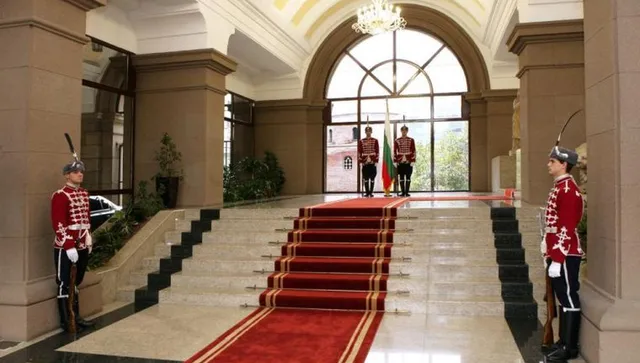 След оставката на кабинета: Трети ден консултации при президента Радев