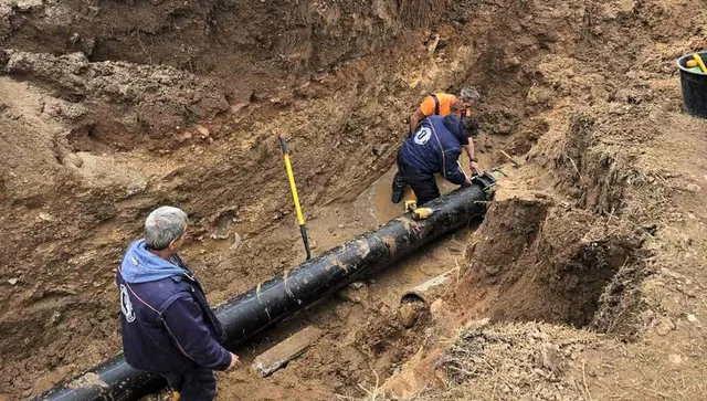 Асеновград е 3-ти ден без вода: Върху спукания водопровод има къща