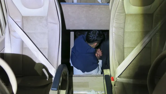 Задържаха 10 незаконни мигранти от микробус в местността "Пода", Бургас