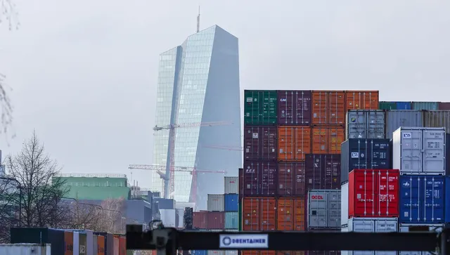 ЕЦБ не вижда рецесия в еврозоната, но предупреди за повишено внимание