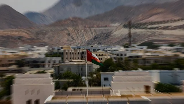 „Неизвестен снаряд“ удари танкер край Оман