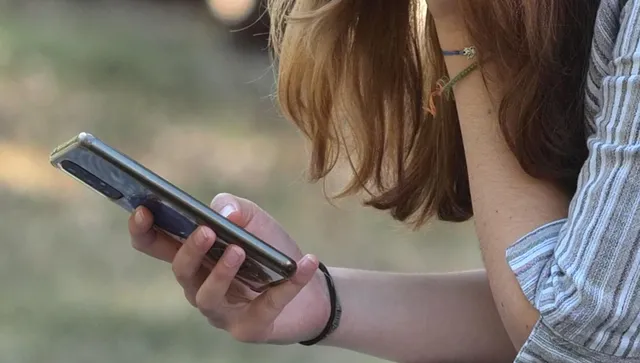 КЗП наложи глоба от 50 000 евро на мобилен оператор за нелоялна търговска практика